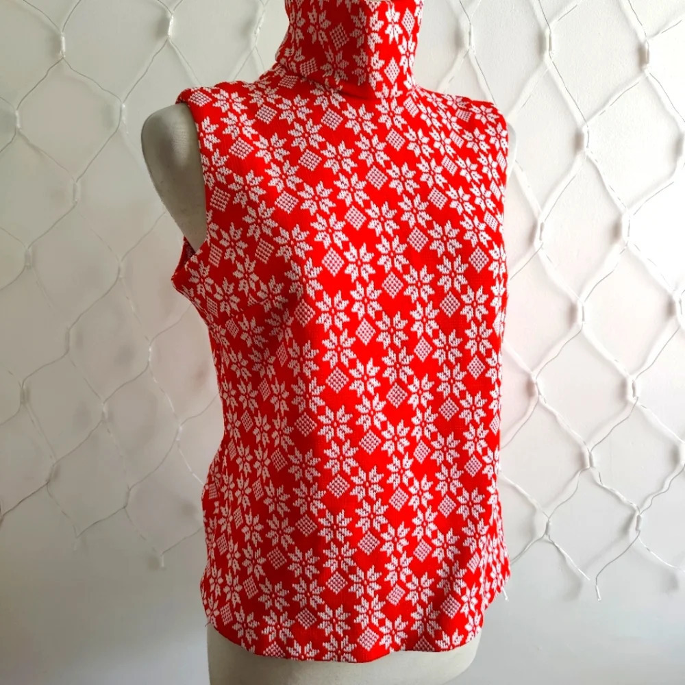 Vintage Shift Top โข Red with White Snowflakes โข Size Med-Large